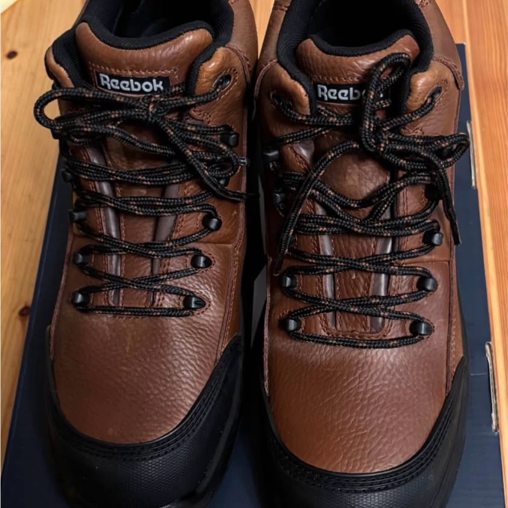 Reebok Men's Brown Safety boot. . 11EW. New